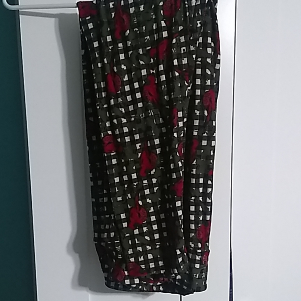 Lularoe TC2 Cardinal leggings